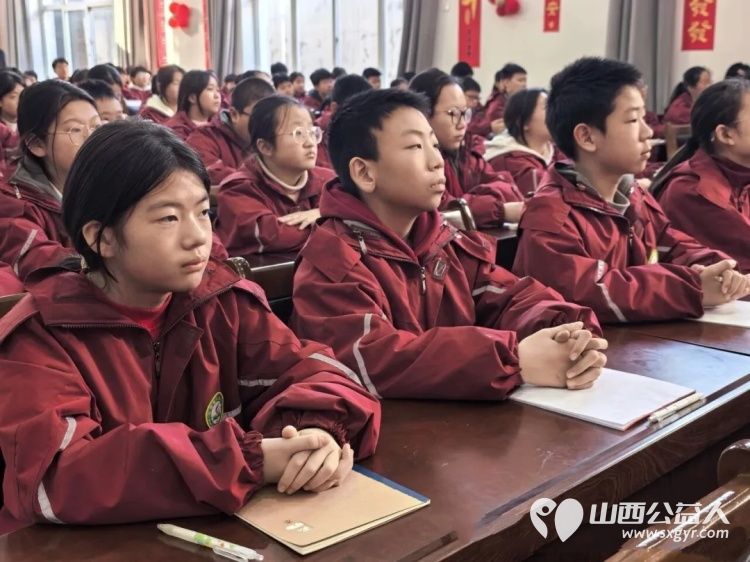 传承雷锋精神汲取奋进力量----长治市火炬中学邀请山西省学雷锋道德模范志愿服务先进事迹巡讲团刘建成、武钢做学雷锋道德模范先进事迹报告 - 第12张 - 山西公益人 传承雷锋精神汲取奋进力量----长治市火炬中学邀请山西省学雷锋道德模范志愿服务先进事迹巡讲团刘建成、武钢做学雷锋道德模范先进事迹报告 - 第12张