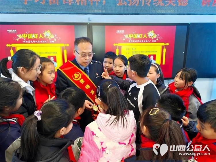 “中国好人”孟小平太原烛光志愿服务中心主任、雷锋宣讲团团长走进三桥街小学宣讲雷锋精神让雷锋精神在校园落地生根代代相传 - 第5张