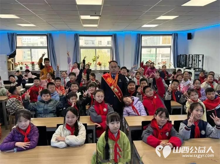 “中国好人”孟小平太原烛光志愿服务中心主任、雷锋宣讲团团长走进三桥街小学宣讲雷锋精神让雷锋精神在校园落地生根代代相传 - 第7张