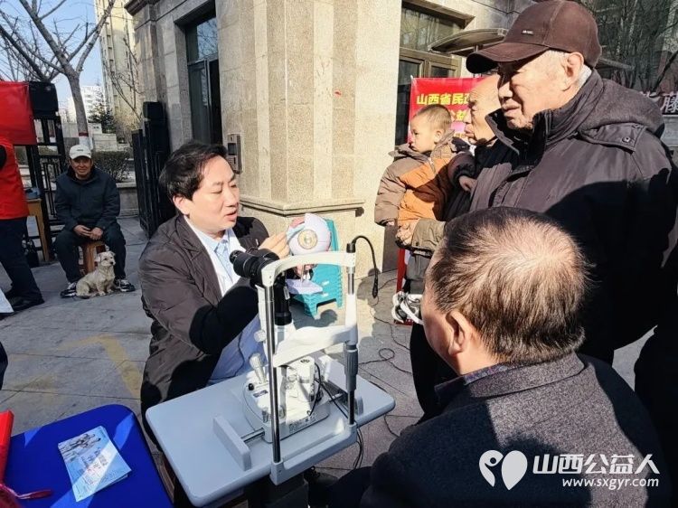 志愿同行暖邻里便民服务惠万家 晋城市为老服务协会联合同行志愿服务队走进紫东国际小区开展义务理发耳道筛查视力检查等贴心项目为社区老年群体送上春日专属温暖 - 第6张 - 山西公益人 志愿同行暖邻里便民服务惠万家 晋城市为老服务协会联合同行志愿服务队走进紫东国际小区开展义务理发耳道筛查视力检查等贴心项目为社区老年群体送上春日专属温暖 - 第6张