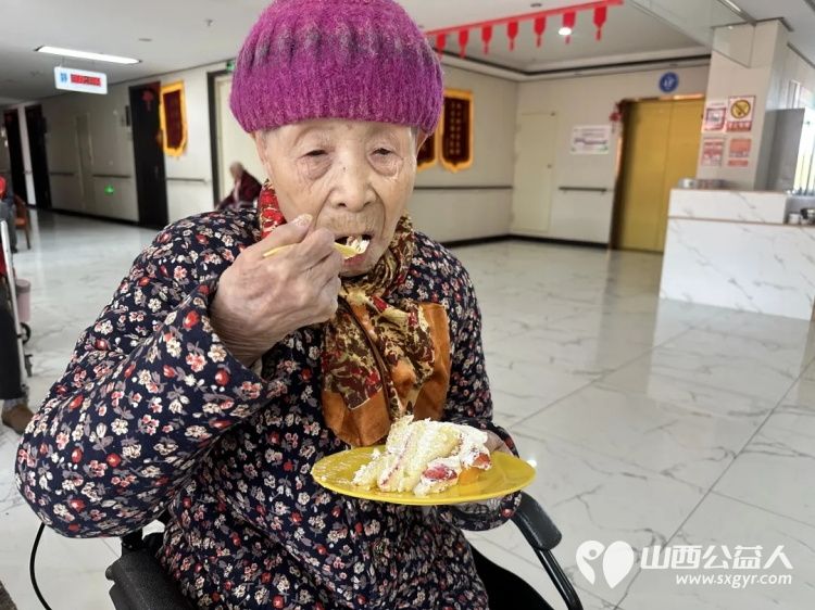 情暖阳春喜乐生辰----太原市杏花岭区比家美慈爱养护院3月长者集体生日会温情落幕 - 第7张 - 山西公益人 情暖阳春喜乐生辰----太原市杏花岭区比家美慈爱养护院3月长者集体生日会温情落幕 - 第7张