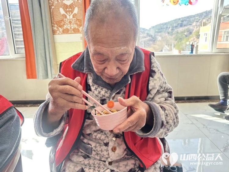 情暖阳春喜乐生辰----太原市杏花岭区比家美慈爱养护院3月长者集体生日会温情落幕 - 第8张 - 山西公益人 情暖阳春喜乐生辰----太原市杏花岭区比家美慈爱养护院3月长者集体生日会温情落幕 - 第8张