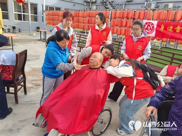 情暖夕阳共筑安康当学雷锋遇上龙抬头----长治市阳光困境儿童帮扶协会志愿者开展马年开年第一剃活动 - 第10张
