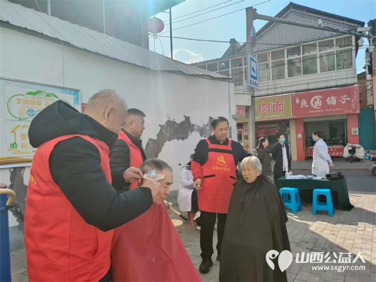 情暖夕阳共筑安康当学雷锋遇上龙抬头----长治市阳光困境儿童帮扶协会志愿者开展马年开年第一剃活动 - 第11张