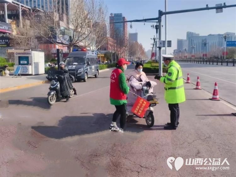 志愿红闪耀平阳 临汾市文明交通志愿者协会助力全国文明城市创建127名志愿者同步到岗覆盖市区3条核心商业主街道19个交通值守岗引导市民自觉遵守交规践行文明出行 - 第25张 - 山西公益人 志愿红闪耀平阳 临汾市文明交通志愿者协会助力全国文明城市创建127名志愿者同步到岗覆盖市区3条核心商业主街道19个交通值守岗引导市民自觉遵守交规践行文明出行 - 第25张