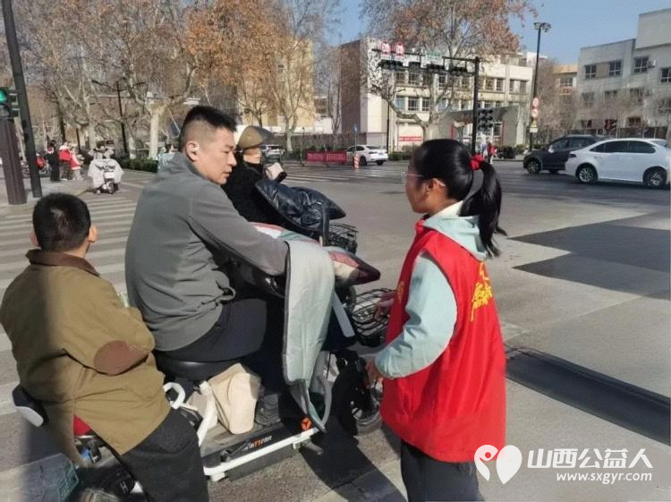 志愿红闪耀平阳 临汾市文明交通志愿者协会助力全国文明城市创建127名志愿者同步到岗覆盖市区3条核心商业主街道19个交通值守岗引导市民自觉遵守交规践行文明出行 - 第28张 - 山西公益人 志愿红闪耀平阳 临汾市文明交通志愿者协会助力全国文明城市创建127名志愿者同步到岗覆盖市区3条核心商业主街道19个交通值守岗引导市民自觉遵守交规践行文明出行 - 第28张
