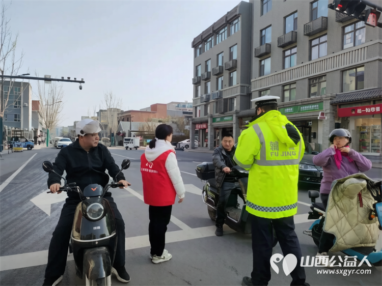 志愿红闪耀平阳 临汾市文明交通志愿者协会助力全国文明城市创建127名志愿者同步到岗覆盖市区3条核心商业主街道19个交通值守岗引导市民自觉遵守交规践行文明出行 - 第5张 - 山西公益人 志愿红闪耀平阳 临汾市文明交通志愿者协会助力全国文明城市创建127名志愿者同步到岗覆盖市区3条核心商业主街道19个交通值守岗引导市民自觉遵守交规践行文明出行 - 第5张
