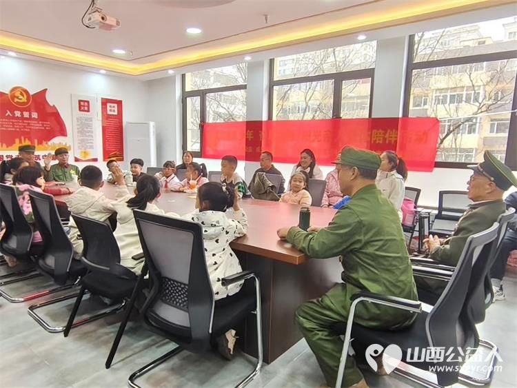 追锋少年奋马扬鞭----太原市烛光志愿服务中心阳光亲人集体陪伴活动圆满举行四位身经百战的老军人爷爷与孩子们面对面分享战斗岁月与学雷锋志愿经历 - 第19张 - 山西公益人 追锋少年奋马扬鞭----太原市烛光志愿服务中心阳光亲人集体陪伴活动圆满举行四位身经百战的老军人爷爷与孩子们面对面分享战斗岁月与学雷锋志愿经历 - 第19张