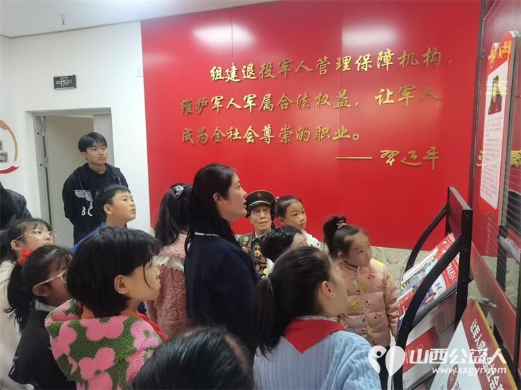 追锋少年奋马扬鞭----太原市烛光志愿服务中心阳光亲人集体陪伴活动圆满举行四位身经百战的老军人爷爷与孩子们面对面分享战斗岁月与学雷锋志愿经历 - 第3张 - 山西公益人 追锋少年奋马扬鞭----太原市烛光志愿服务中心阳光亲人集体陪伴活动圆满举行四位身经百战的老军人爷爷与孩子们面对面分享战斗岁月与学雷锋志愿经历 - 第3张