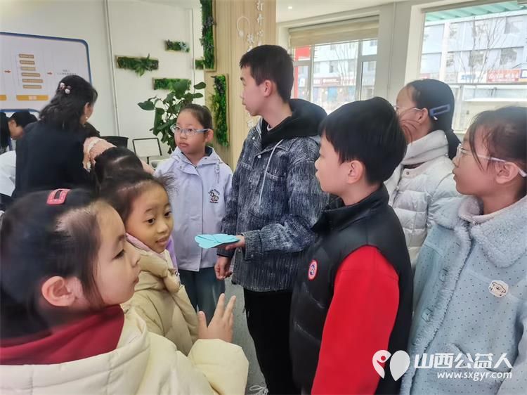 追锋少年奋马扬鞭----太原市烛光志愿服务中心阳光亲人集体陪伴活动圆满举行四位身经百战的老军人爷爷与孩子们面对面分享战斗岁月与学雷锋志愿经历 - 第8张 - 山西公益人 追锋少年奋马扬鞭----太原市烛光志愿服务中心阳光亲人集体陪伴活动圆满举行四位身经百战的老军人爷爷与孩子们面对面分享战斗岁月与学雷锋志愿经历 - 第8张