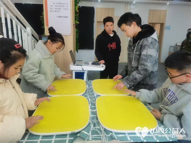 追锋少年奋马扬鞭----太原市烛光志愿服务中心阳光亲人集体陪伴活动圆满举行四位身经百战的老军人爷爷与孩子们面对面分享战斗岁月与学雷锋志愿经历 - 第7张 - 山西公益人 追锋少年奋马扬鞭----太原市烛光志愿服务中心阳光亲人集体陪伴活动圆满举行四位身经百战的老军人爷爷与孩子们面对面分享战斗岁月与学雷锋志愿经历 - 第7张