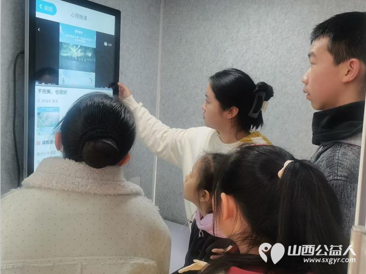 追锋少年奋马扬鞭----太原市烛光志愿服务中心阳光亲人集体陪伴活动圆满举行四位身经百战的老军人爷爷与孩子们面对面分享战斗岁月与学雷锋志愿经历 - 第4张 - 山西公益人 追锋少年奋马扬鞭----太原市烛光志愿服务中心阳光亲人集体陪伴活动圆满举行四位身经百战的老军人爷爷与孩子们面对面分享战斗岁月与学雷锋志愿经历 - 第4张