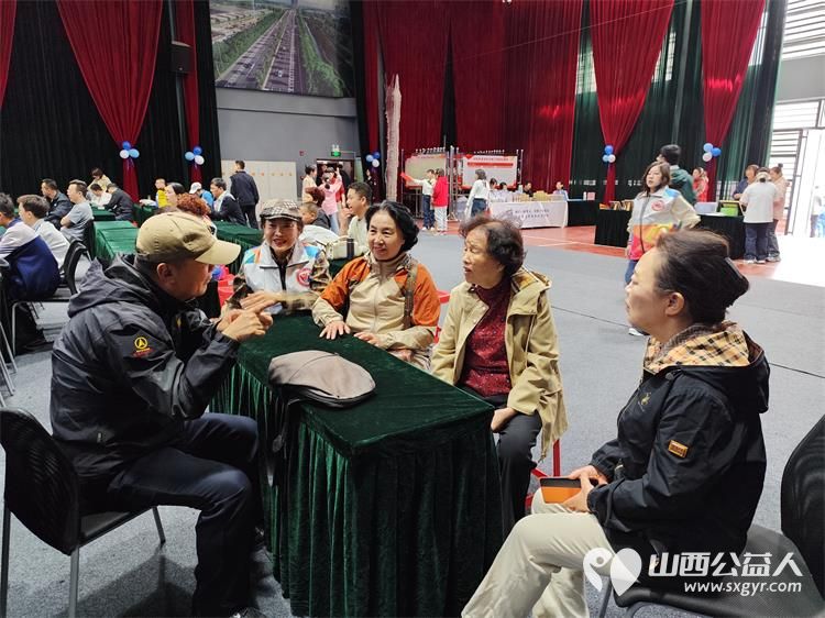 太原市关爱下一代志愿者协会联合山西枫慧关爱中心在太原市园林绿化建设服务中心举办让爱来·让碍走世界孤独症关注日关爱孤独症慈善晚会 - 第6张