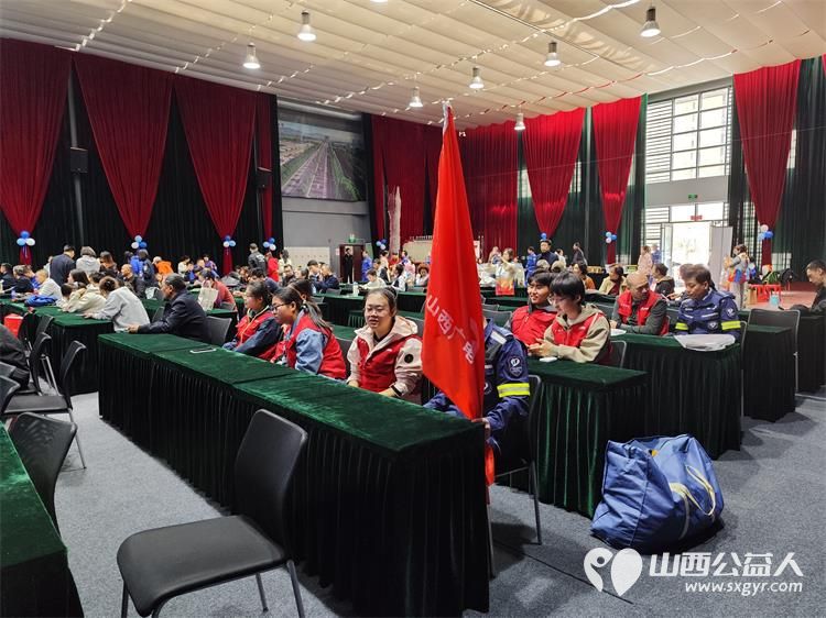 太原市关爱下一代志愿者协会联合山西枫慧关爱中心在太原市园林绿化建设服务中心举办让爱来·让碍走世界孤独症关注日关爱孤独症慈善晚会 - 第18张