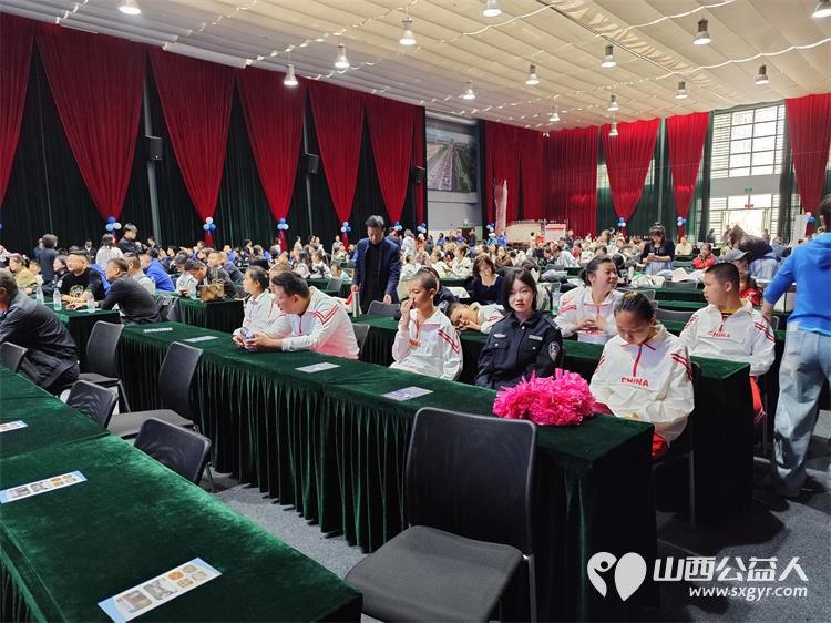 太原市关爱下一代志愿者协会联合山西枫慧关爱中心在太原市园林绿化建设服务中心举办让爱来·让碍走世界孤独症关注日关爱孤独症慈善晚会 - 第20张