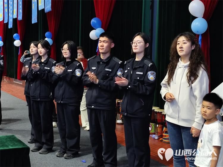 太原市关爱下一代志愿者协会联合山西枫慧关爱中心在太原市园林绿化建设服务中心举办让爱来·让碍走世界孤独症关注日关爱孤独症慈善晚会 - 第11张