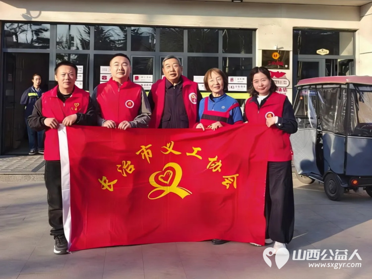 长治市义工协会组织义工来到广场西社区为辖区老年人提供免费理发服务用实际行动传递温暖与关怀 - 第1张