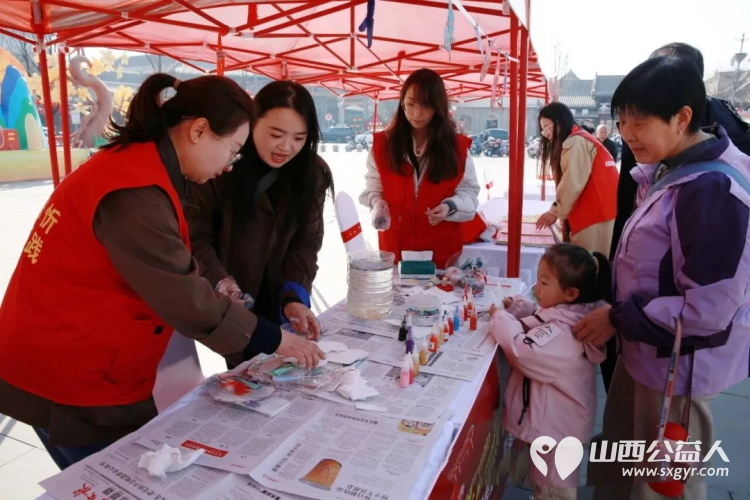 忻州市忻府区“学雷锋·文明实践我行动”暨“文明集市”志愿服务集中示范活动在“忻州古城”举行 - 第10张 - 山西公益人 忻州市忻府区“学雷锋·文明实践我行动”暨“文明集市”志愿服务集中示范活动在“忻州古城”举行 - 第10张