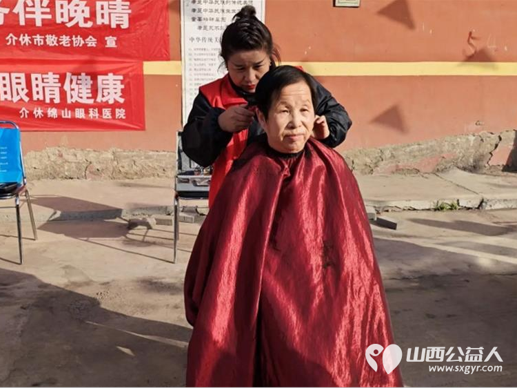 介休市敬老协会敬老爱老助老活动2026年3月21日组织志愿者走进连福镇张良村为老人免费理发体检 - 第3张