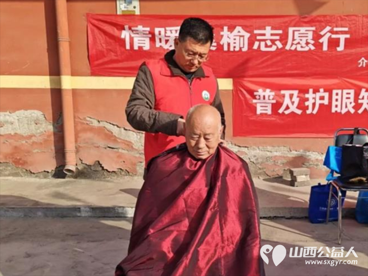 介休市敬老协会敬老爱老助老活动2026年3月21日组织志愿者走进连福镇张良村为老人免费理发体检 - 第2张