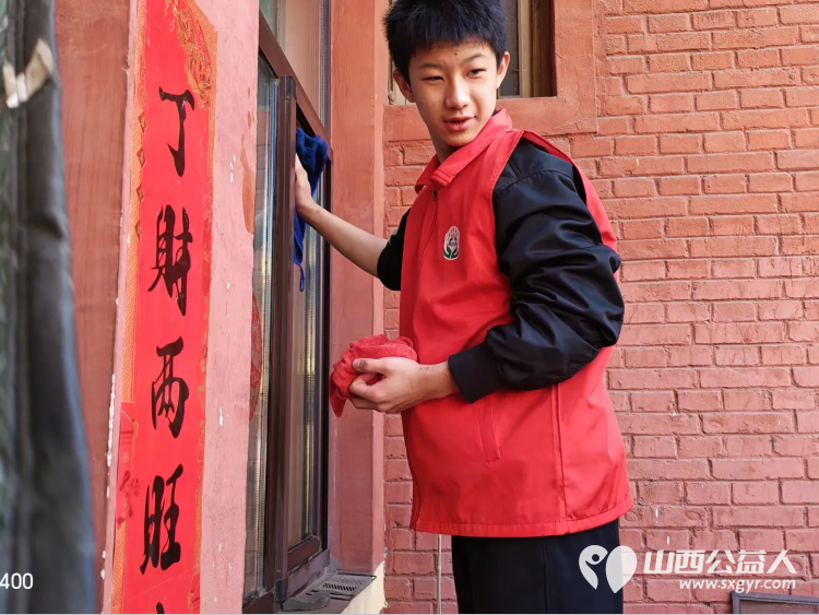 介休市敬老协会志愿者走进连福镇张良村入户81岁特困王培明、杨锡文老人家中为老人打扫室内外卫生做饭包饺子 - 第3张 - 山西公益人 介休市敬老协会志愿者走进连福镇张良村入户81岁特困王培明、杨锡文老人家中为老人打扫室内外卫生做饭包饺子 - 第3张