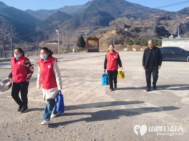 介休市敬老协会志愿者走进连福镇张良村入户81岁特困刘孝友老人家为老人打扫室内外卫生做饭包饺子 - 第2张 - 山西公益人 介休市敬老协会志愿者走进连福镇张良村入户81岁特困刘孝友老人家为老人打扫室内外卫生做饭包饺子 - 第2张