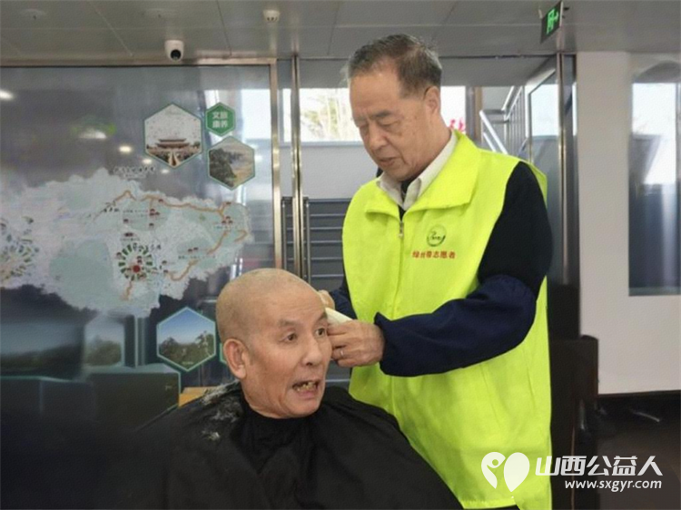 晋城市绿丝带志愿者协会携手中国银行晋城矿区支行走进晋城霞光敬老院开展“情暖夕阳、爱心义剪”志愿者服务活动 - 第10张