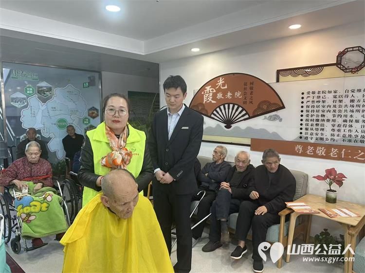 晋城市绿丝带志愿者协会携手中国银行晋城矿区支行走进晋城霞光敬老院开展“情暖夕阳、爱心义剪”志愿者服务活动 - 第11张