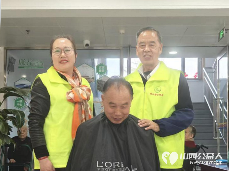 晋城市绿丝带志愿者协会携手中国银行晋城矿区支行走进晋城霞光敬老院开展“情暖夕阳、爱心义剪”志愿者服务活动 - 第2张