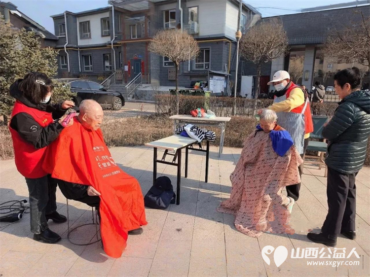 龙抬头里见温情爱心义剪暖民心----浑源县残联扶残助残志愿者协会联合永安镇步云社区及物业开展志愿服务活动为每一位老人修剪头发 - 第28张