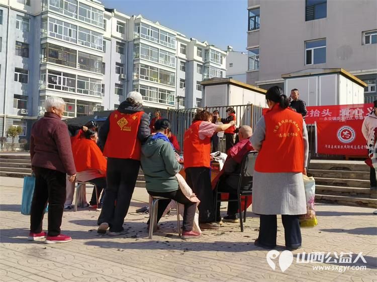 龙抬头里见温情爱心义剪暖民心----浑源县残联扶残助残志愿者协会联合永安镇步云社区及物业开展志愿服务活动为每一位老人修剪头发 - 第20张