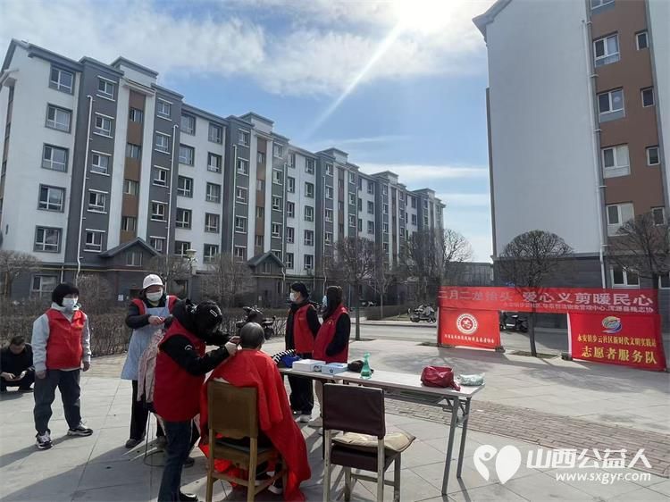 龙抬头里见温情爱心义剪暖民心----浑源县残联扶残助残志愿者协会联合永安镇步云社区及物业开展志愿服务活动为每一位老人修剪头发 - 第19张