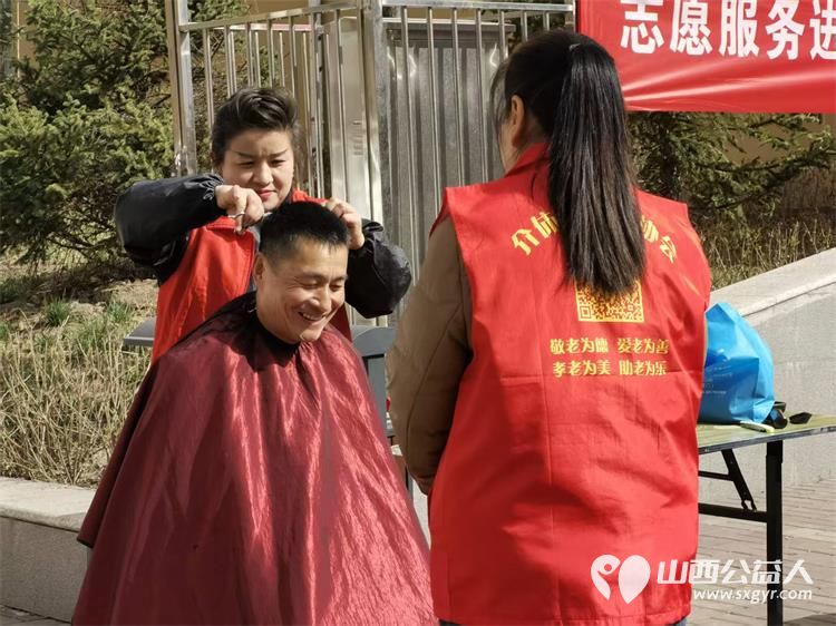 志愿服务进社区健康活动暖人心----介休市敬老协会3月22日组织志愿者在介休市北关街道文峰街社区为社区所有老人爱心理发义诊 - 第7张 - 山西公益人 志愿服务进社区健康活动暖人心----介休市敬老协会3月22日组织志愿者在介休市北关街道文峰街社区为社区所有老人爱心理发义诊 - 第7张