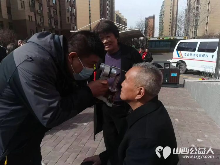 志愿服务进社区健康活动暖人心----介休市敬老协会3月22日组织志愿者在介休市北关街道文峰街社区为社区所有老人爱心理发义诊 - 第16张 - 山西公益人 志愿服务进社区健康活动暖人心----介休市敬老协会3月22日组织志愿者在介休市北关街道文峰街社区为社区所有老人爱心理发义诊 - 第16张