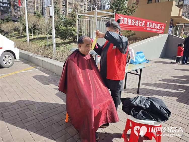 志愿服务进社区健康活动暖人心----介休市敬老协会3月22日组织志愿者在介休市北关街道文峰街社区为社区所有老人爱心理发义诊 - 第2张 - 山西公益人 志愿服务进社区健康活动暖人心----介休市敬老协会3月22日组织志愿者在介休市北关街道文峰街社区为社区所有老人爱心理发义诊 - 第2张