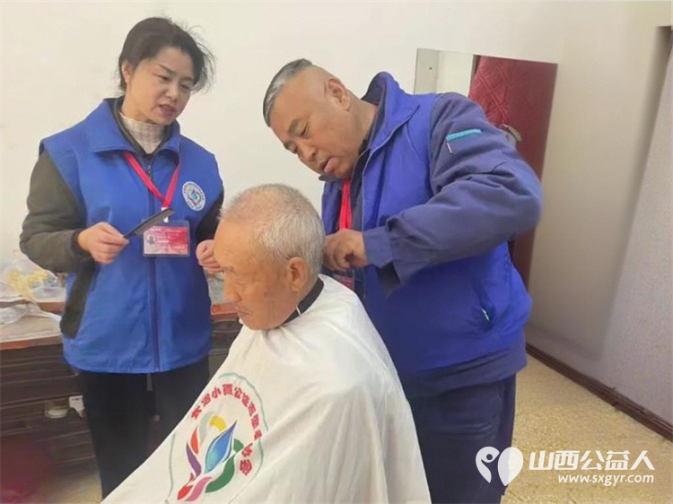 上门免费理发 长治市小雨点公益志愿者协会志愿者在二月二为老人上门免费理发还要定期的经常性的把这项便民活动更深入的开展下去 - 第8张 - 山西公益人 上门免费理发 长治市小雨点公益志愿者协会志愿者在二月二为老人上门免费理发还要定期的经常性的把这项便民活动更深入的开展下去 - 第8张