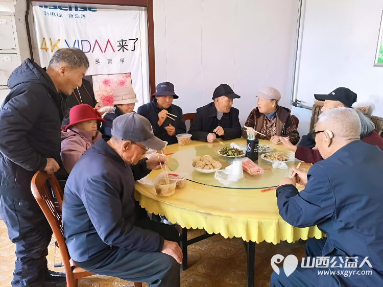 太原市龙城义工组织志愿者去寿阳县石河村养老院学雷锋活动关爱老人是藏在每一次耐心陪伴每一个举动里的温柔 - 第19张