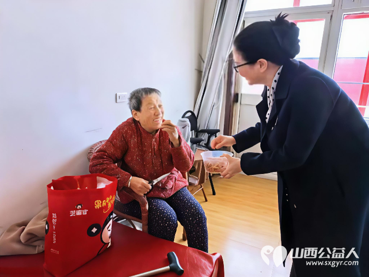 太原市龙城义工组织志愿者去寿阳县石河村养老院学雷锋活动关爱老人是藏在每一次耐心陪伴每一个举动里的温柔 - 第15张
