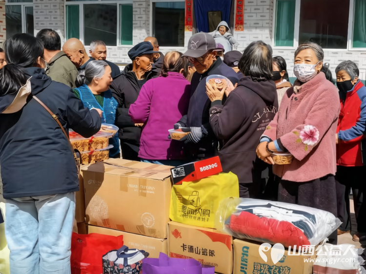 太原市龙城义工组织志愿者去寿阳县石河村养老院学雷锋活动关爱老人是藏在每一次耐心陪伴每一个举动里的温柔 - 第20张