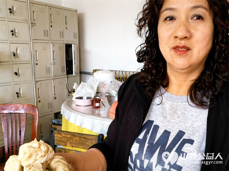 太原市龙城义工组织志愿者去寿阳县石河村养老院学雷锋活动关爱老人是藏在每一次耐心陪伴每一个举动里的温柔 - 第9张