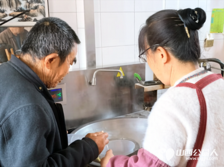 太原市龙城义工组织志愿者去寿阳县石河村养老院学雷锋活动关爱老人是藏在每一次耐心陪伴每一个举动里的温柔 - 第12张