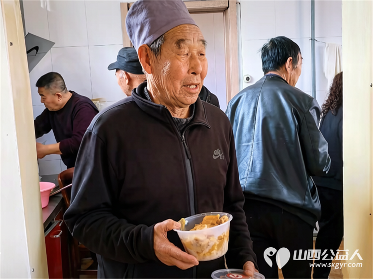 太原市龙城义工组织志愿者去寿阳县石河村养老院学雷锋活动关爱老人是藏在每一次耐心陪伴每一个举动里的温柔 - 第10张