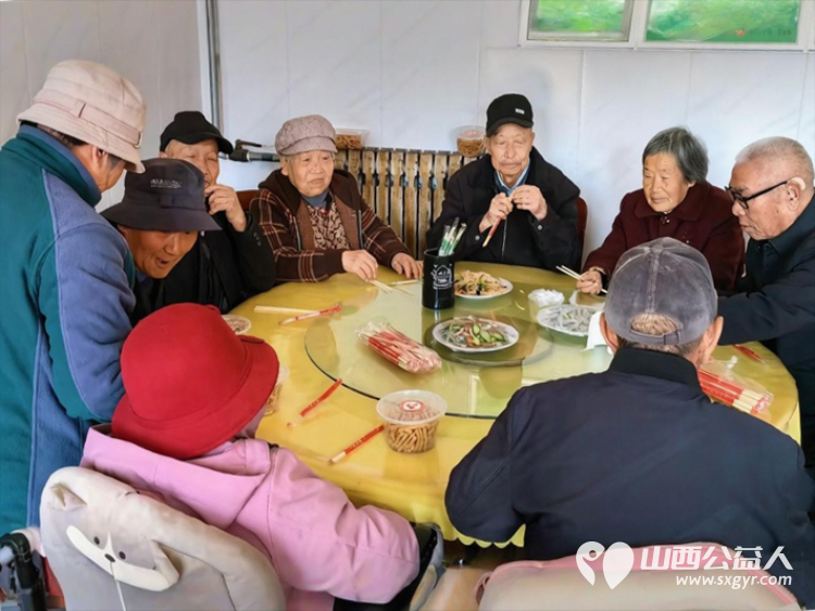 太原市龙城义工组织志愿者去寿阳县石河村养老院学雷锋活动关爱老人是藏在每一次耐心陪伴每一个举动里的温柔 - 第16张
