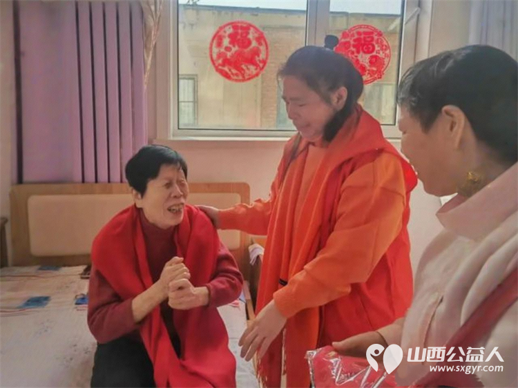红围巾暖津门心相伴慰夕阳 长治市正能量公益协会海燕教育培训团队走进天津市河东区鸿寿丰泰养老院为老人送去一对一心理慰藉与暖心关怀 - 第8张 - 山西公益人 红围巾暖津门心相伴慰夕阳 长治市正能量公益协会海燕教育培训团队走进天津市河东区鸿寿丰泰养老院为老人送去一对一心理慰藉与暖心关怀 - 第8张