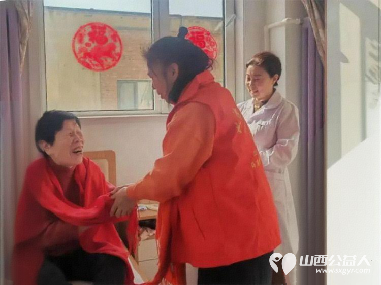 红围巾暖津门心相伴慰夕阳 长治市正能量公益协会海燕教育培训团队走进天津市河东区鸿寿丰泰养老院为老人送去一对一心理慰藉与暖心关怀 - 第5张 - 山西公益人 红围巾暖津门心相伴慰夕阳 长治市正能量公益协会海燕教育培训团队走进天津市河东区鸿寿丰泰养老院为老人送去一对一心理慰藉与暖心关怀 - 第5张