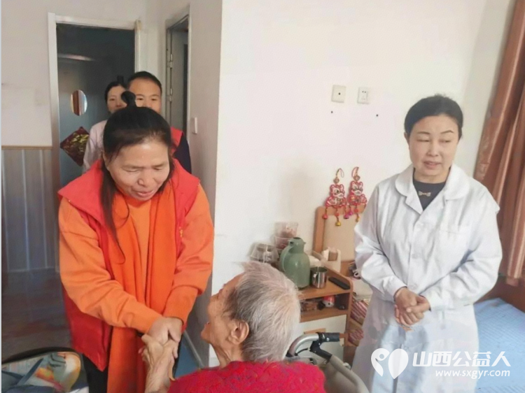 红围巾暖津门心相伴慰夕阳 长治市正能量公益协会海燕教育培训团队走进天津市河东区鸿寿丰泰养老院为老人送去一对一心理慰藉与暖心关怀 - 第3张 - 山西公益人 红围巾暖津门心相伴慰夕阳 长治市正能量公益协会海燕教育培训团队走进天津市河东区鸿寿丰泰养老院为老人送去一对一心理慰藉与暖心关怀 - 第3张