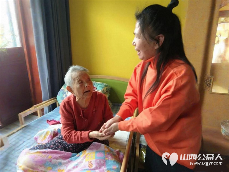 长治市正能量公益协会海燕教育培训团队走进天津市虹桥区水西台综合养老服务站进行慰问对站内安享晚年的老妈妈们的进行了一对一的精神心灵慰藉 - 第8张