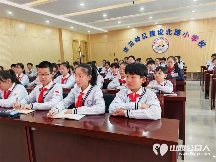 弘扬雷锋精神营造校园文明新风尚 太原市烛光志愿服务中心主任孟小平同志在杏花岭区建设北路小学开展弘扬雷锋精神主题宣讲活动 - 第6张