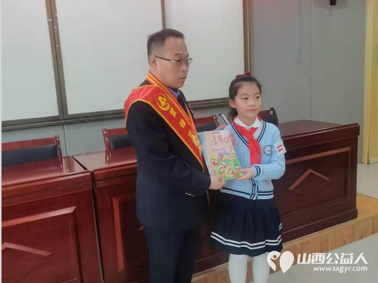 弘扬雷锋精神营造校园文明新风尚 太原市烛光志愿服务中心主任孟小平同志在杏花岭区建设北路小学开展弘扬雷锋精神主题宣讲活动 - 第3张