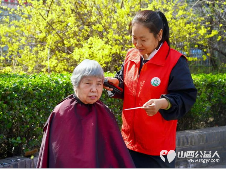 志愿服务进社区健康活动暖人心----介休市敬老协会3月25日走进介休市西南街道绵山南街社区为社区所有老人爱心理发义诊 - 第9张